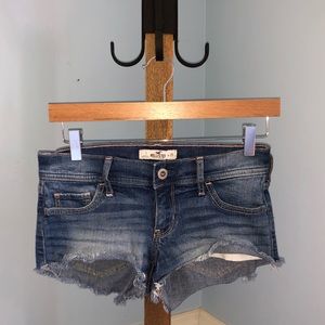 HOLLISTER LOW RISE JEAN SHORTS